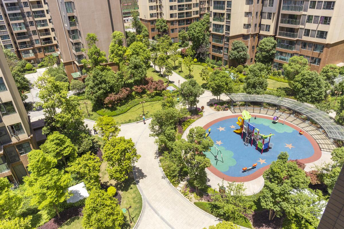 舊衣服怎么回收可以賣到哪里(小區衣物回收箱真的捐給山區嗎) 舊衣服怎么回收可以賣到哪里(小區衣物回收箱真的捐給山區嗎)